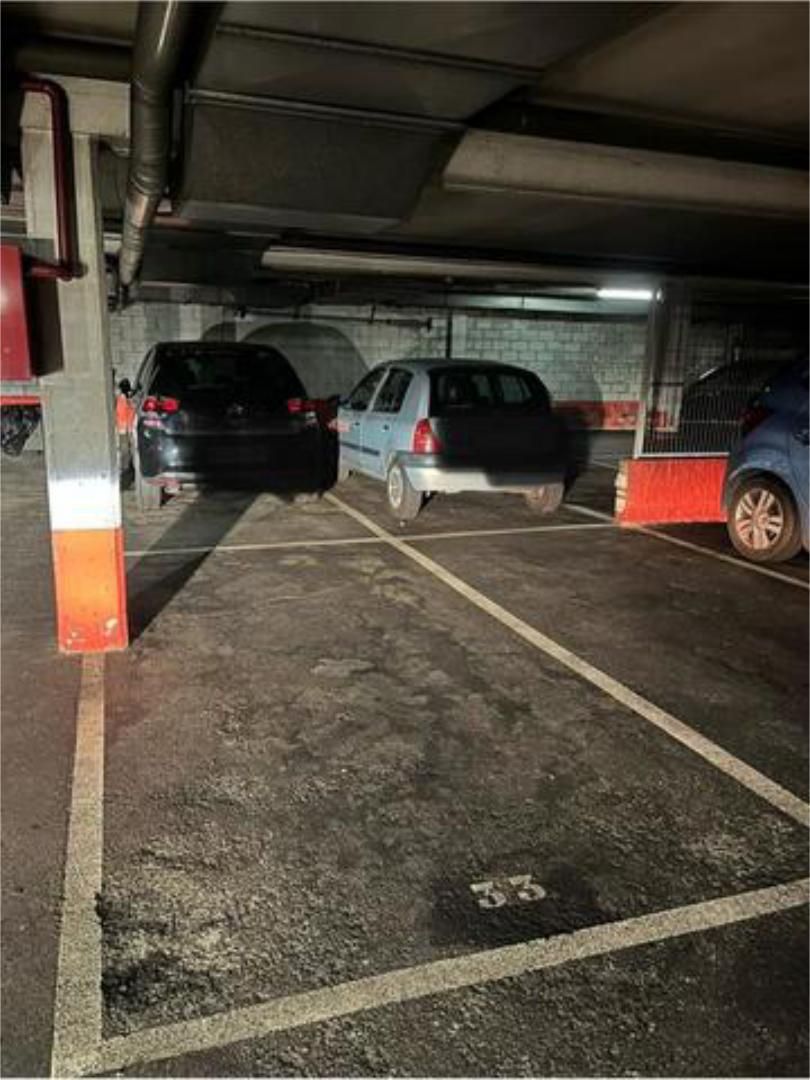 Garage to rent in El Natahoyo Parking of Garage to rent in Gijón