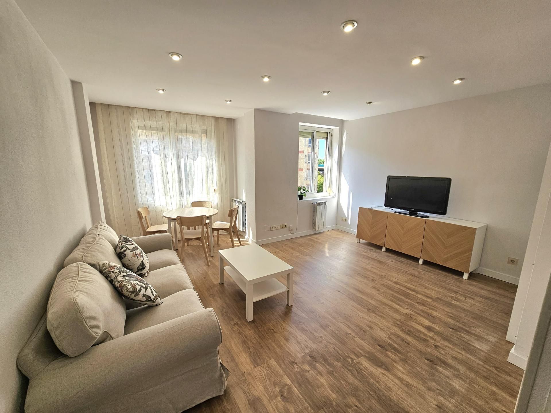 Flat to rent in Allende el Río Living room of Flat to rent in Palencia Capital  with Heating, Parquet flooring and Furnished