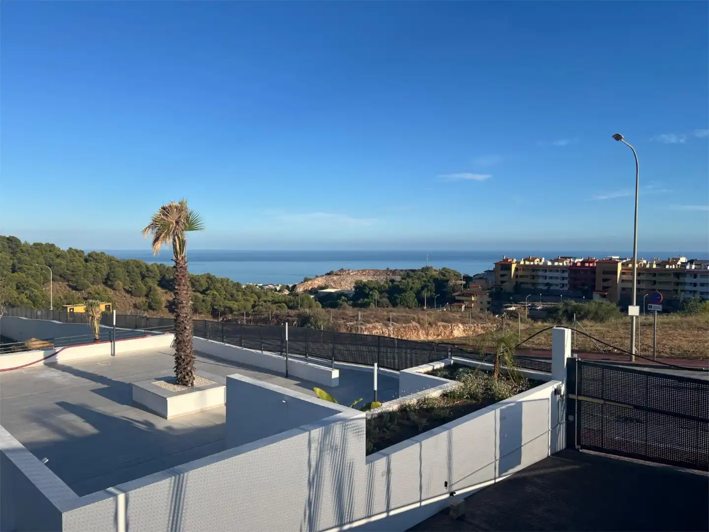 Vista exterior de Pis en venda en Benalmádena amb Aire condicionat, Terrassa i Piscina