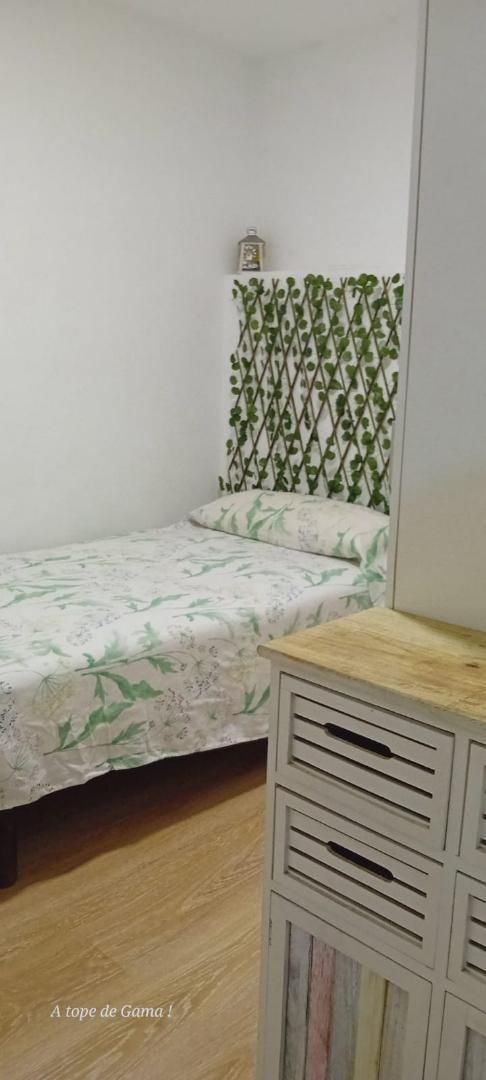 Dormitori de Pis per a compartir en Cervelló amb Calefacció, Parquet i Moblat