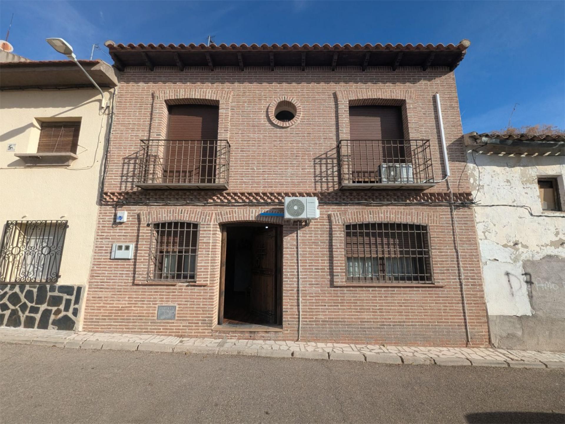 Single-family semi-detached for sale in Calle Tránsito, 22, Yuncler Exterior view of Single-family semi-detached for sale in Yuncler with Air Conditioner and Balcony