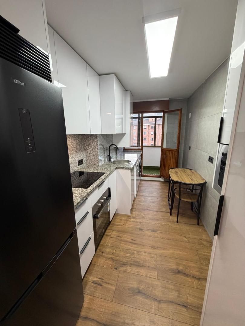 Flat to rent in Calle Cabo Peñas, Teatinos - Los Prados Kitchen of Flat to rent in Oviedo   with Heating, Parquet flooring and Terrace