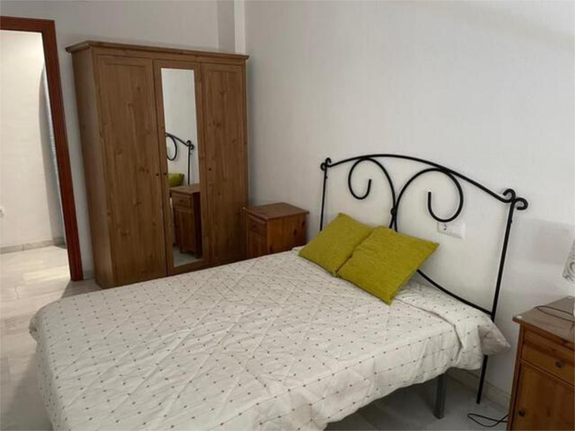 Habitación de Piso de alquiler en La Carlota con Calefacción, Terraza y Amueblado