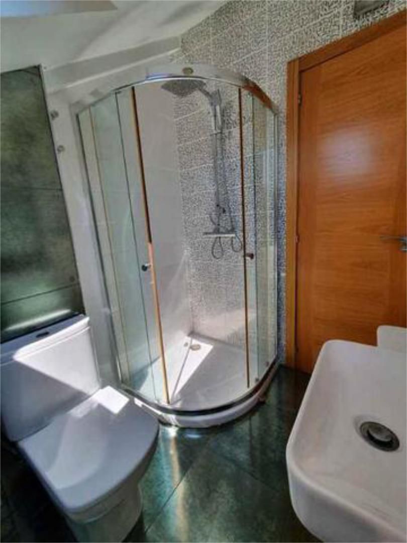 Baño de Ático de alquiler en Vigo  con Jardín privado y Amueblado
