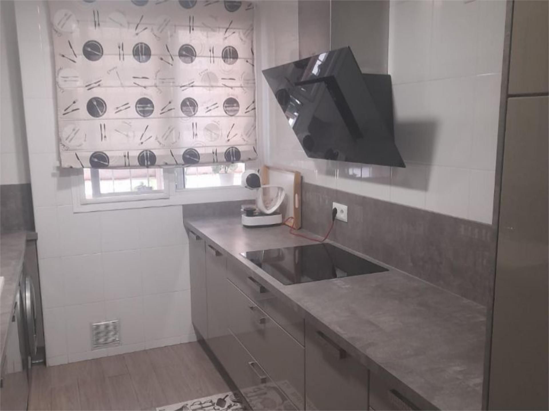 Pis de lloguer a Calle Profesor Manuel Olivencia Ruiz, 3, Colores -  Entreparques Cuina de Pis de lloguer en  Sevilla Capital amb Aire condicionat, Calefacció i Parquet