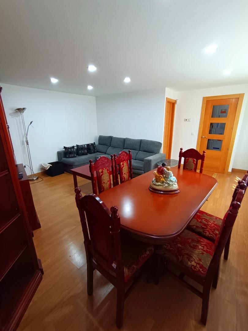 Sala de estar de Casa adosada en venta en Santa Cristina de Valmadrigal con Calefacción, Jardín privado y Parquet
