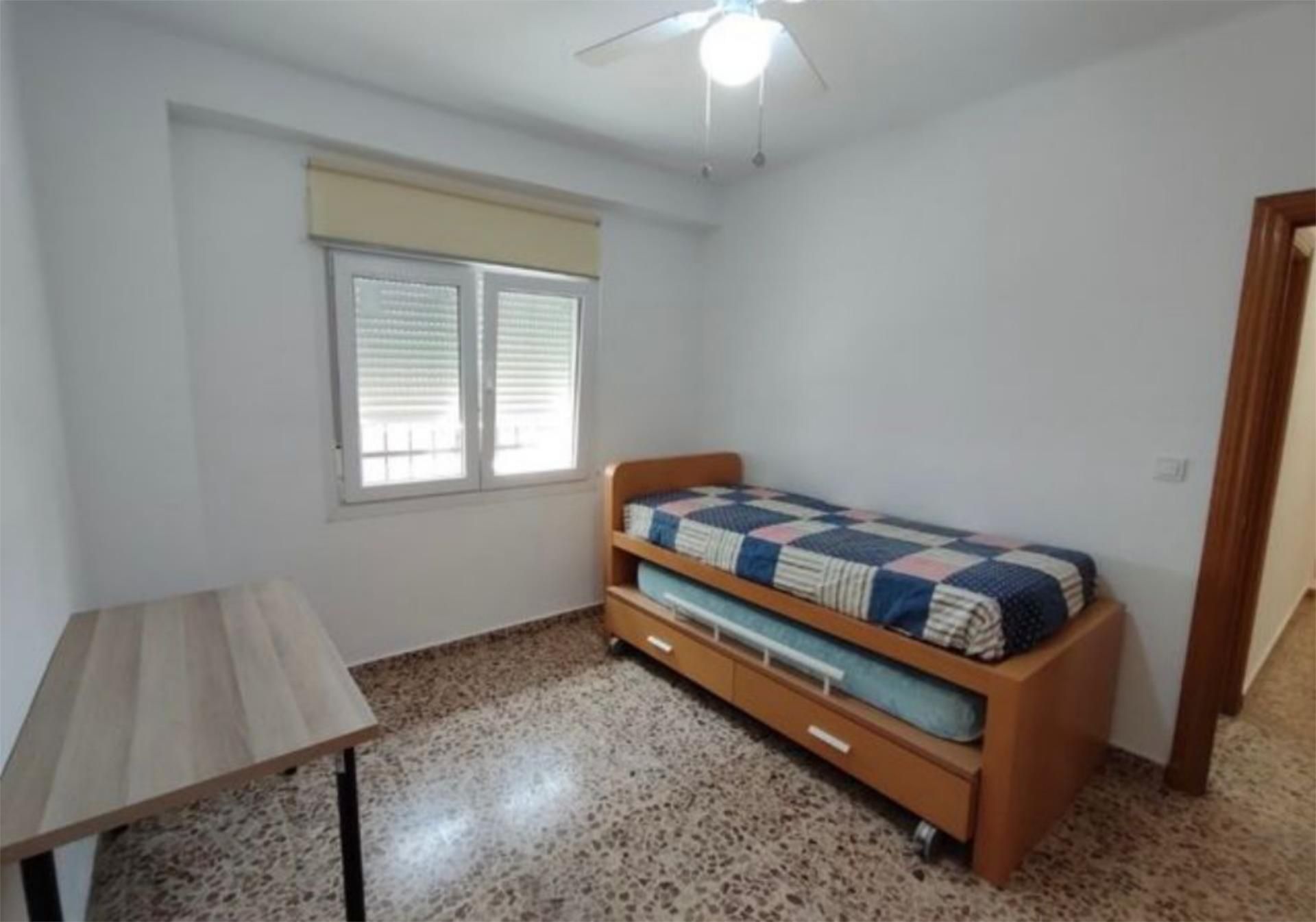 Dormitori de Planta baixa de lloguer en  Almería Capital amb Aire condicionat i Traster