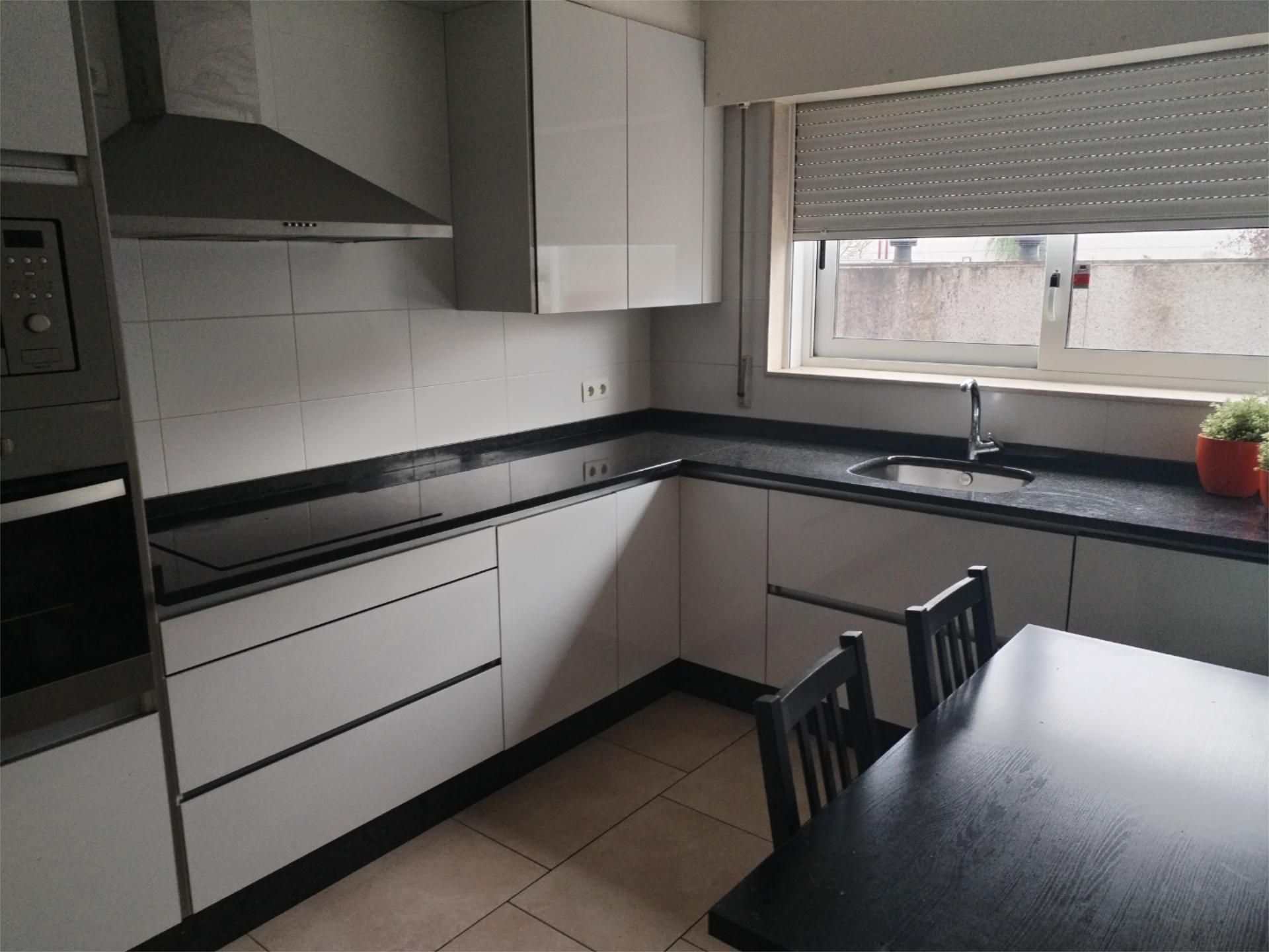 Cocina de Casa o chalet para compartir en Santiago de Compostela  con Calefacción, Jardín privado y Parquet