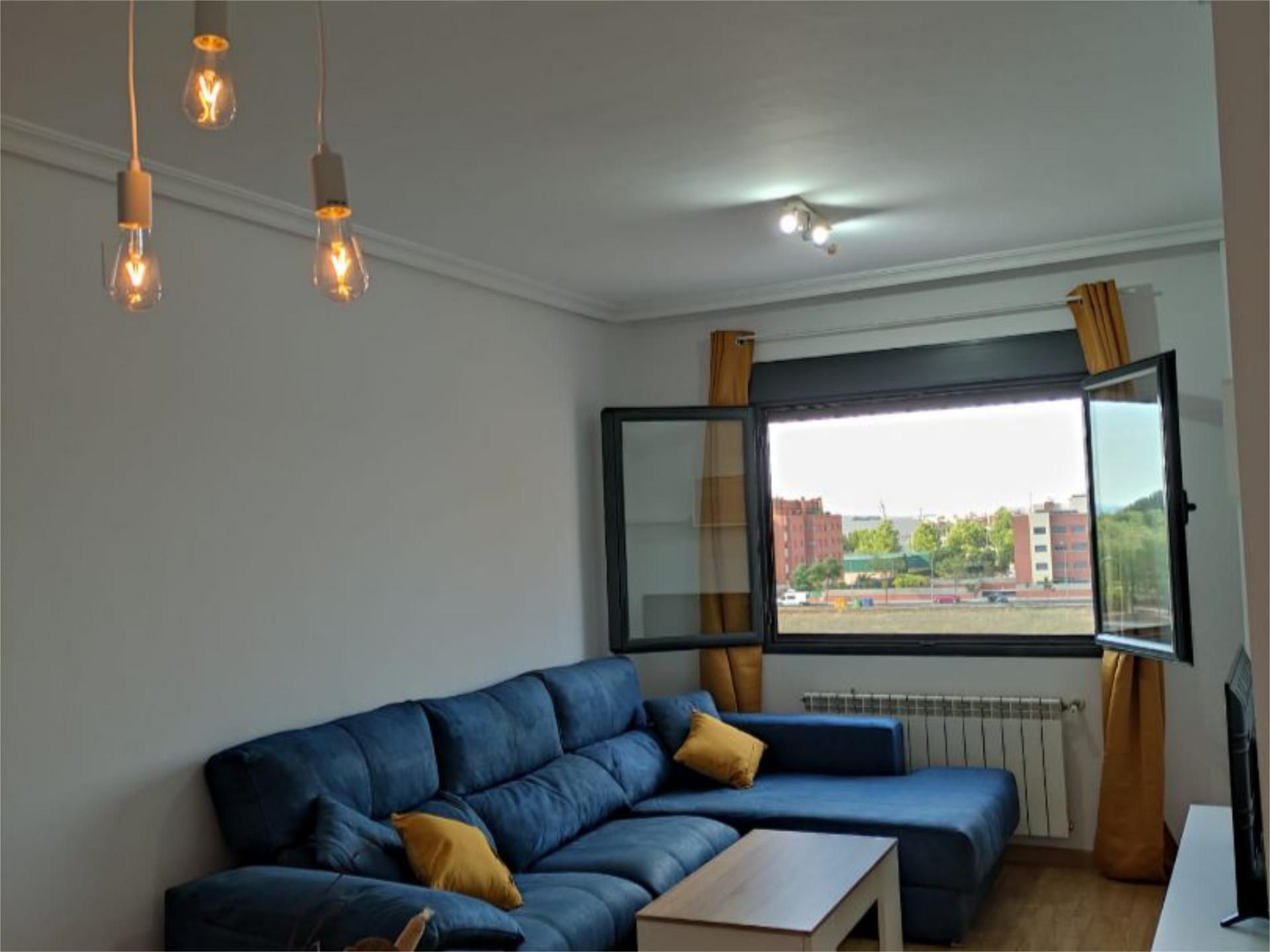 Pis de lloguer a Calle Alfonso Eanes, 12, Nuevo Hospital Sala d'estar de Pis de lloguer en Ciudad Real Capital amb Aire condicionat, Calefacció i Traster