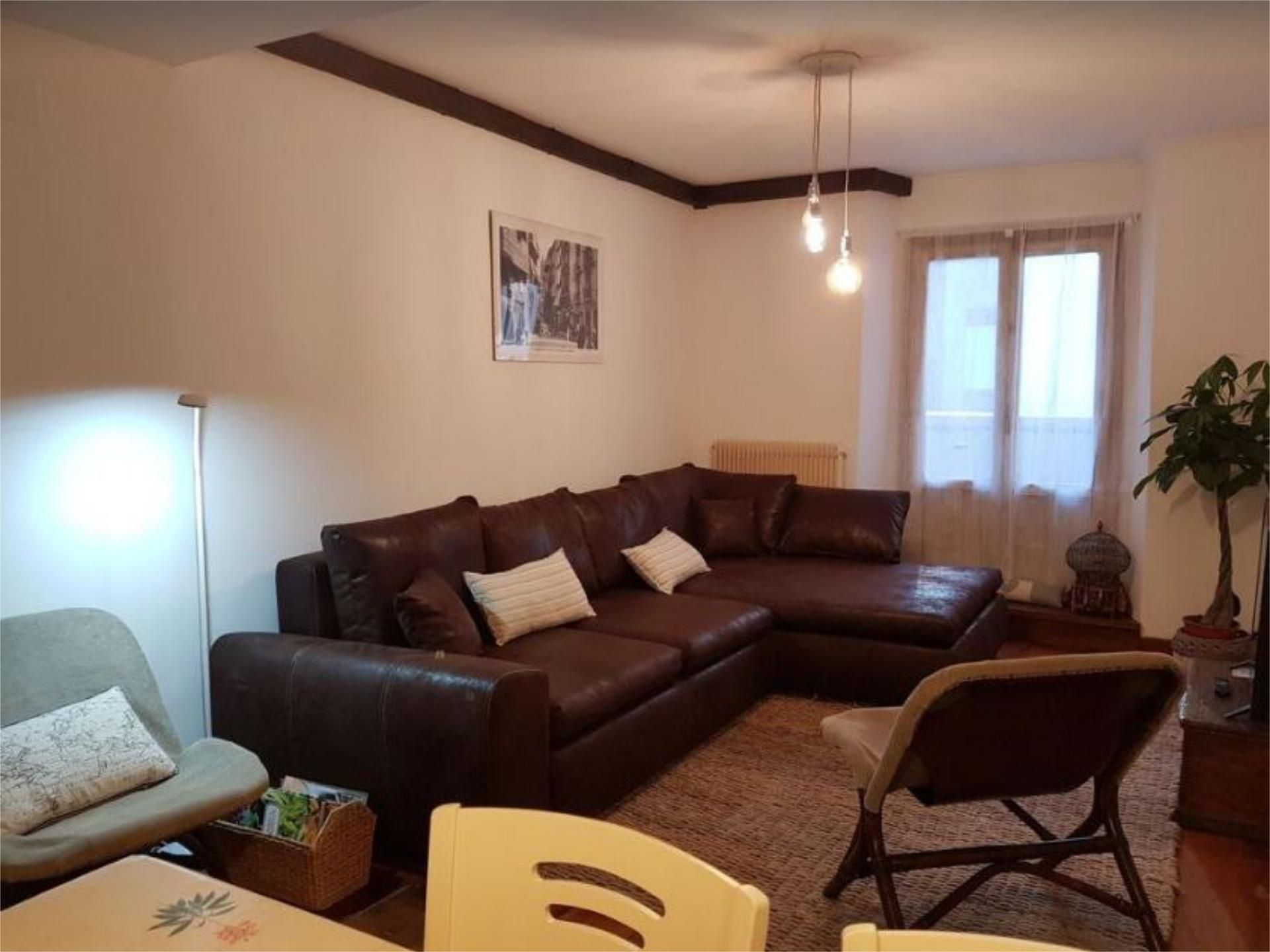 Sala de estar de Piso de alquiler en  Pamplona / Iruña con Aire acondicionado, Terraza y Balcón