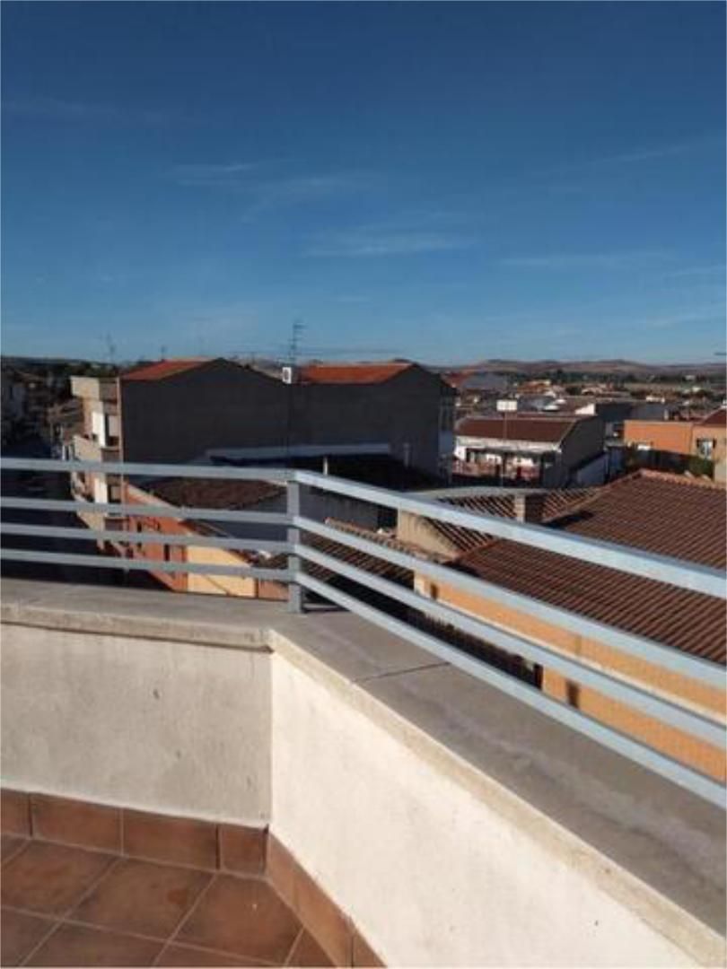 Vista exterior de Ático de alquiler en Valdepeñas con Terraza