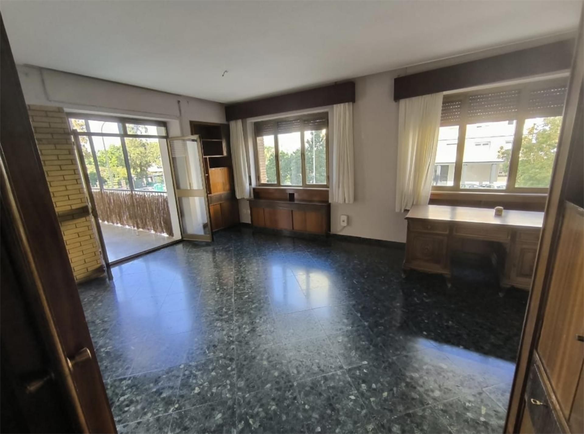 Living room of Flat for sale in  Sevilla Capital  with Air Conditioner, Private garden and Terrace