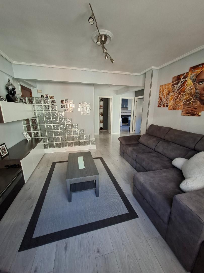 Pis en venda a Hermanos Larrarte Kalea, 2, Zona Centro Sala d'estar de Pis en venda en Santurtzi