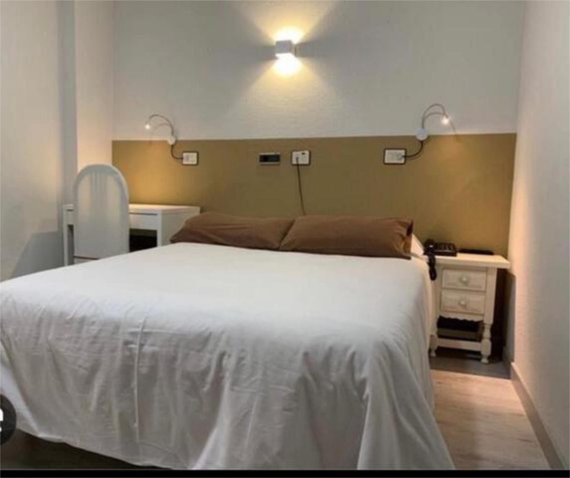 Dormitori de Estudi per a compartir en  Sevilla Capital amb Traster