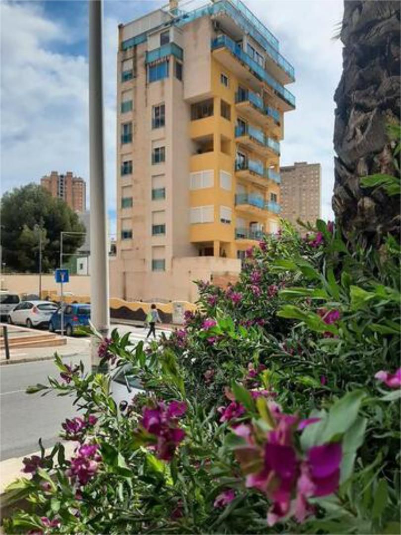 Vista exterior de Piso de alquiler en Finestrat con Calefacción, Terraza y Amueblado