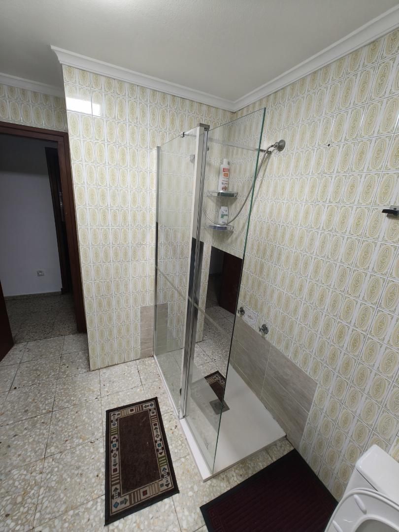 Bathroom of Flat to share in  Logroño  with Heating, Furnished and Oven