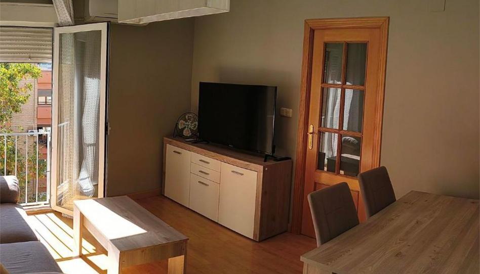 Photo 1 of Flat to rent in Avenida de las Fuerzas Armadas, 6, Pajaritos, Granada