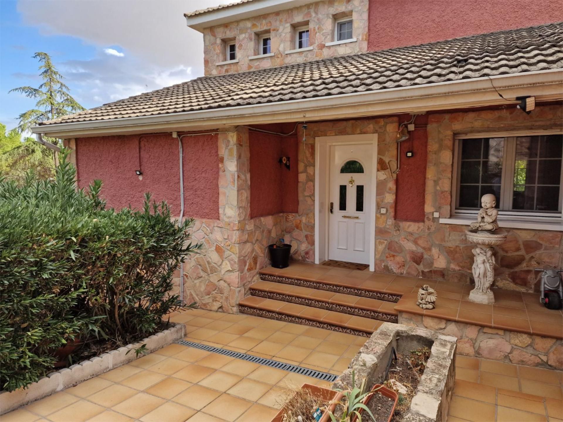 Casa o xalet en venda a Calle de la Sepiolita, 4, Berrocales de Jarama Vista exterior de Casa o xalet en venda en Paracuellos de Jarama amb Aire condicionat, Calefacció i Jardí privat