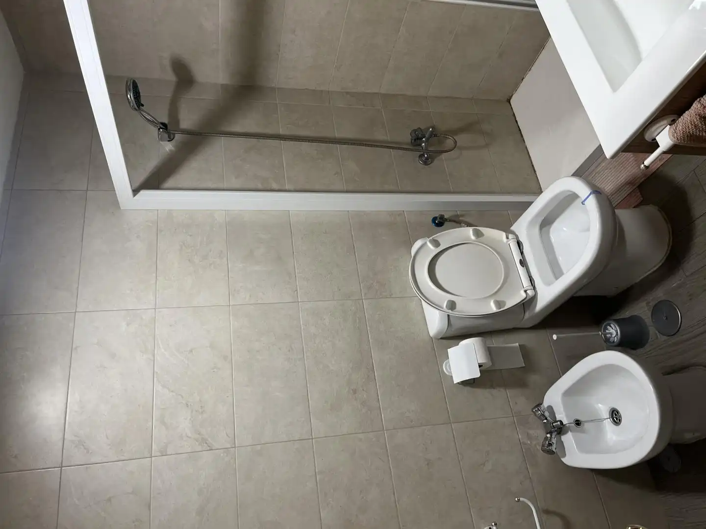 Bathroom of Flat for share in Velilla de San Antonio  with Air Conditioner, Heating and Furnished