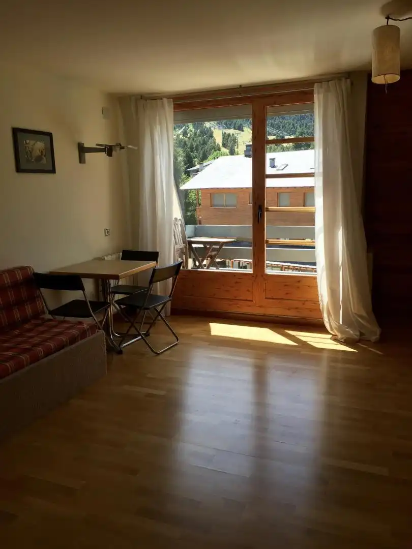 Dormitori de Loft de lloguer en Alp amb Calefacció, Parquet i Moblat