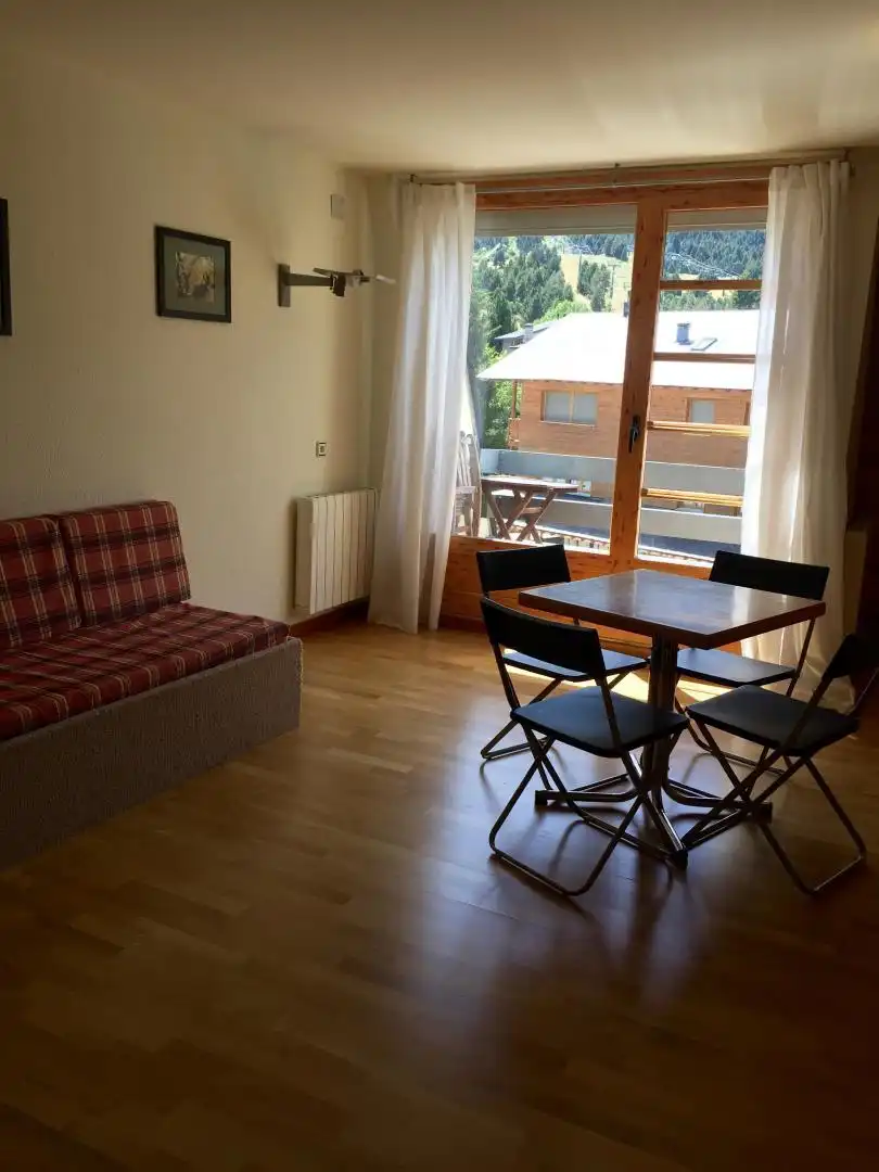 Dormitori de Loft de lloguer en Alp amb Calefacció, Parquet i Moblat