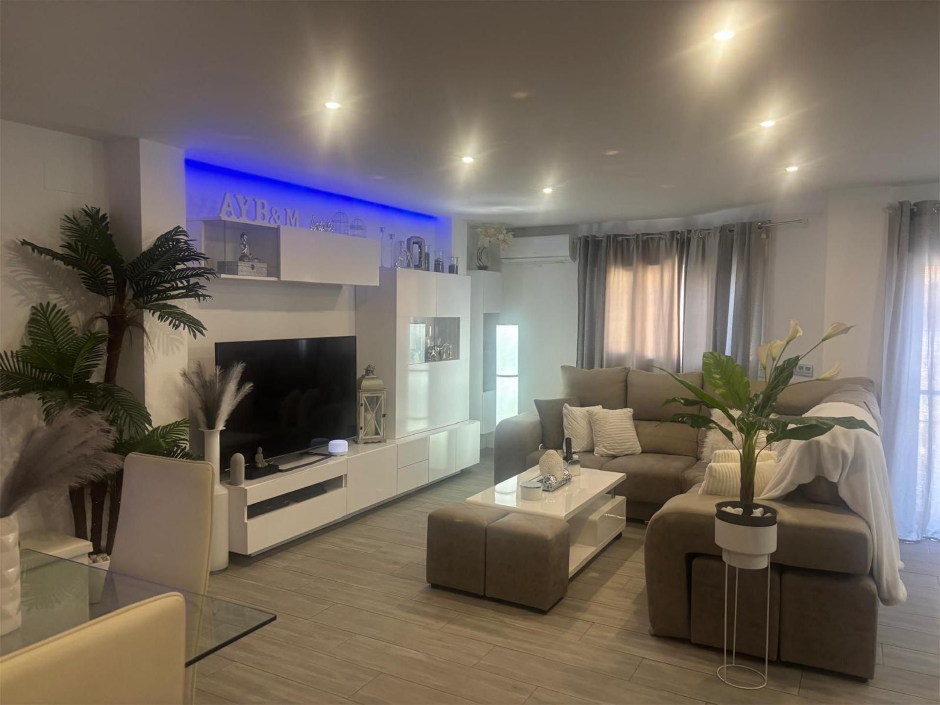 Living room of Single-family semi-detached for sale in Algeciras  with Air Conditioner, Private garden and Terrace