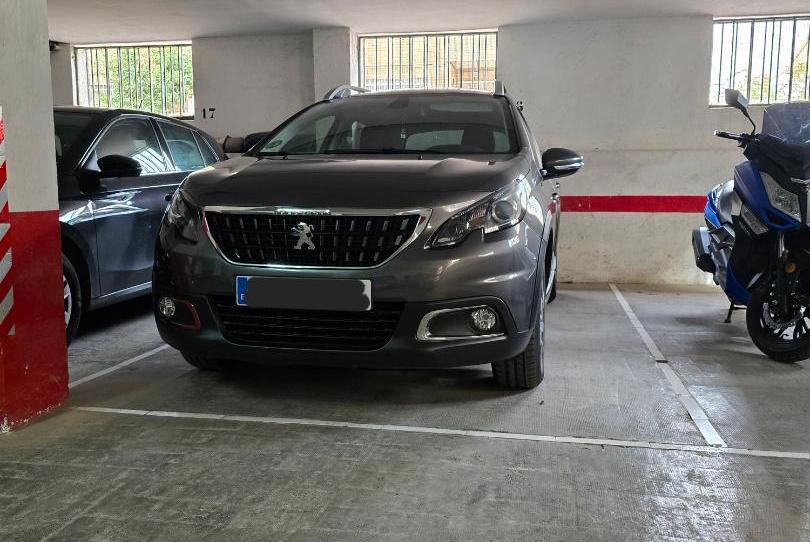 Photo 1 of Garage to rent in Calle Alcazaba, 6, Poniente, Granada