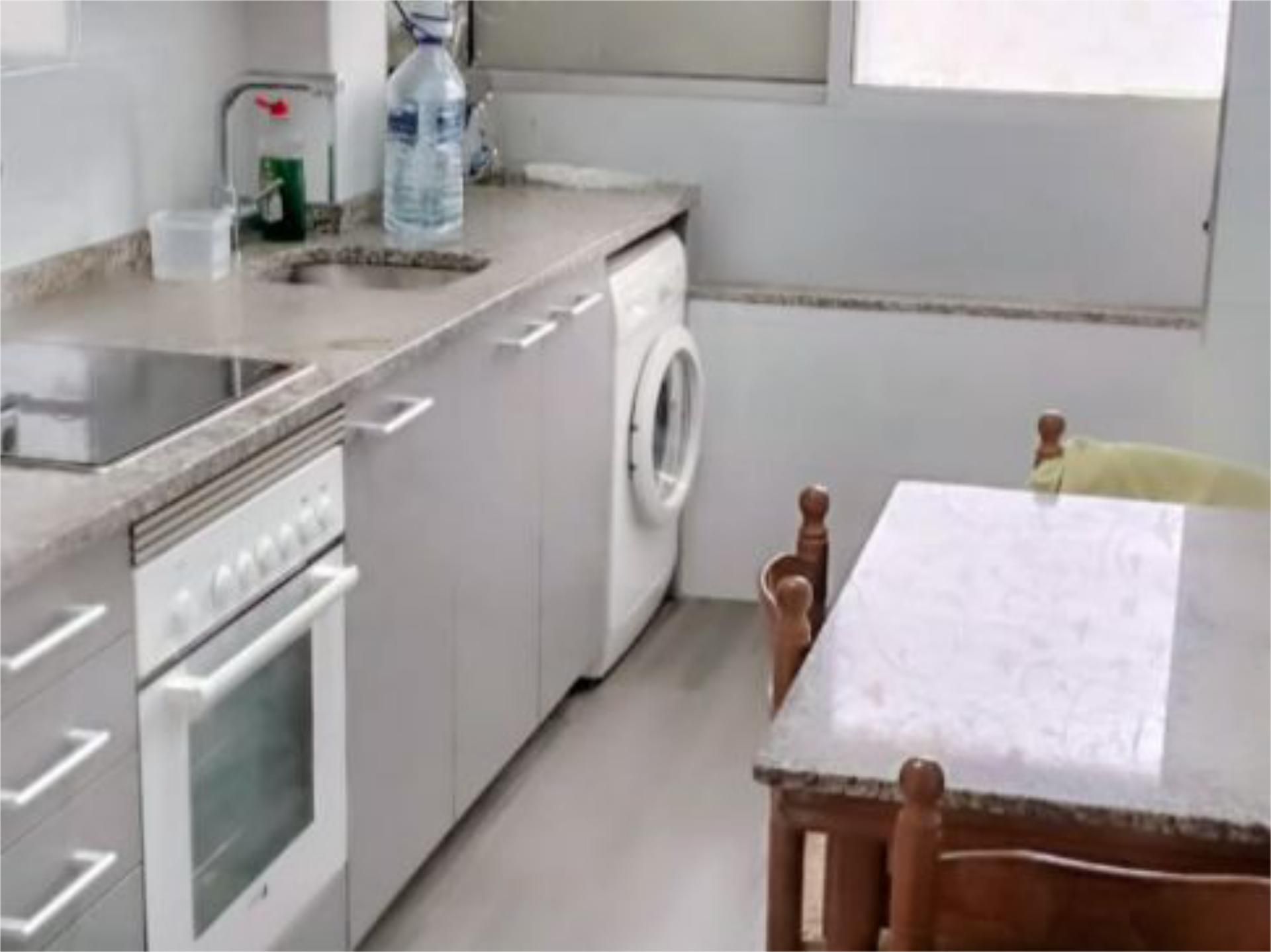 Cocina de Piso en venta en Ourense Capital  con Calefacción, Trastero y Amueblado