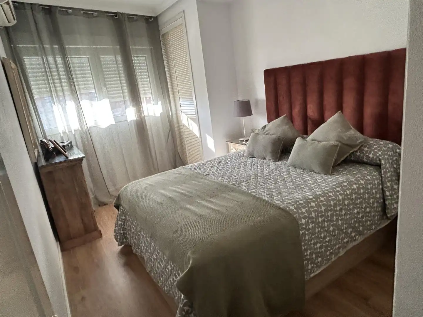 Pis de lloguer a Calle Evangelista, 59, Triana Este Dormitori de Pis de lloguer en Sevilla amb Aire condicionat, Calefacció i Parquet