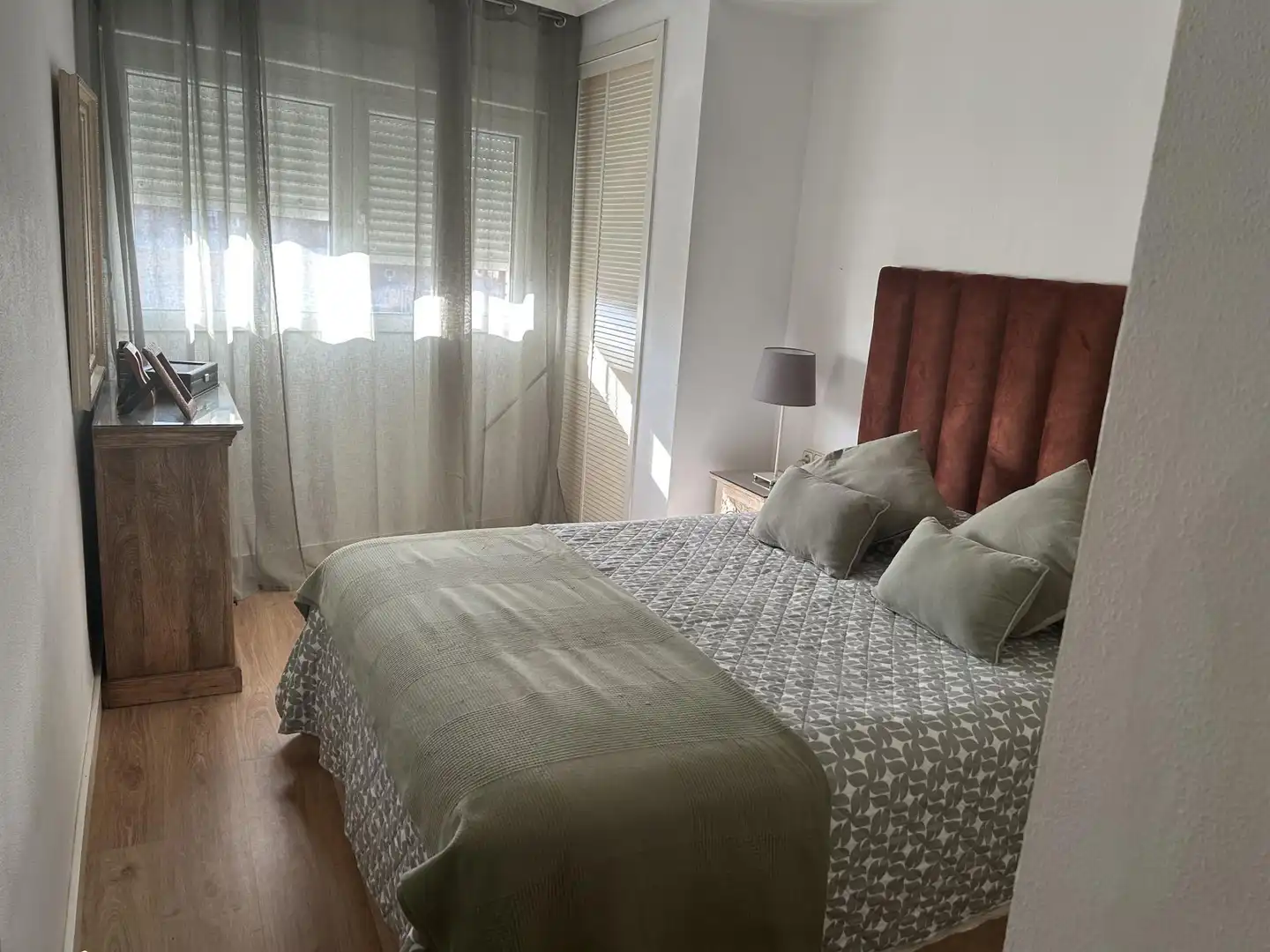 Pis de lloguer a Calle Evangelista, 59, Triana Este Dormitori de Pis de lloguer en Sevilla amb Aire condicionat, Calefacció i Parquet