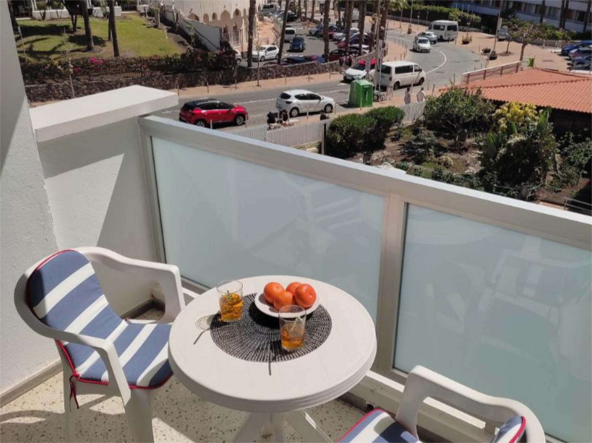 Pis de lloguer a Avenida 8 de Marzo, 13, Playa del Inglés Terrassa de Pis de lloguer en San Bartolomé de Tirajana amb Terrassa, Piscina i Moblat