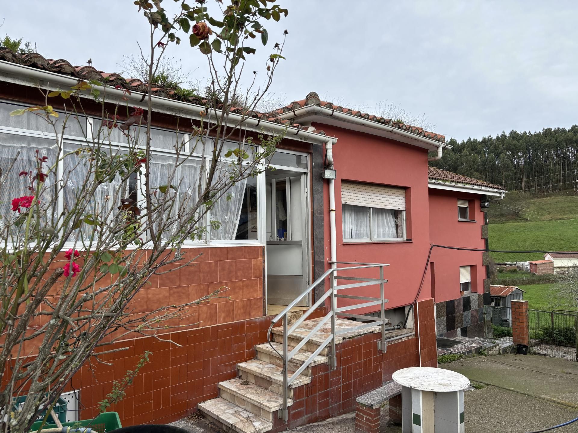 Casa o xalet en venda a Corvera de Asturias Vista exterior de Casa o xalet en venda en Corvera de Asturias amb Terrassa, Piscina i Balcó