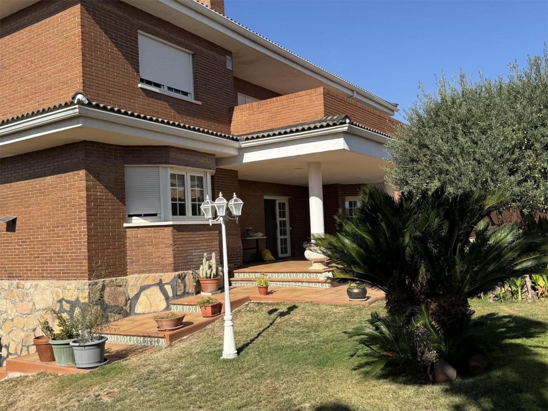 Jardí de Casa o xalet en venda en Móstoles amb Aire condicionat, Terrassa i Piscina