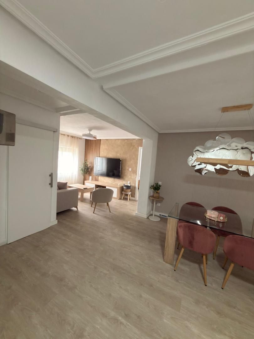 Sala de estar de Piso de alquiler en Cáceres Capital con Aire acondicionado y Balcón