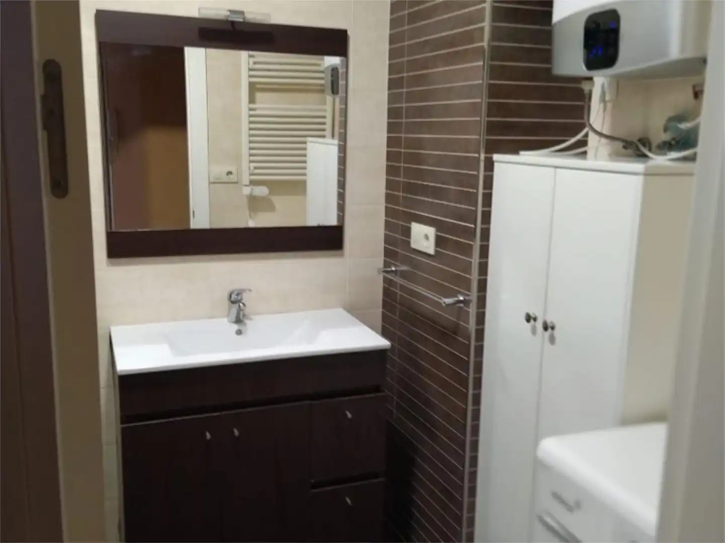 Bathroom of Flat for share in Ourense Capital   with Heating, Parquet flooring and Storage room