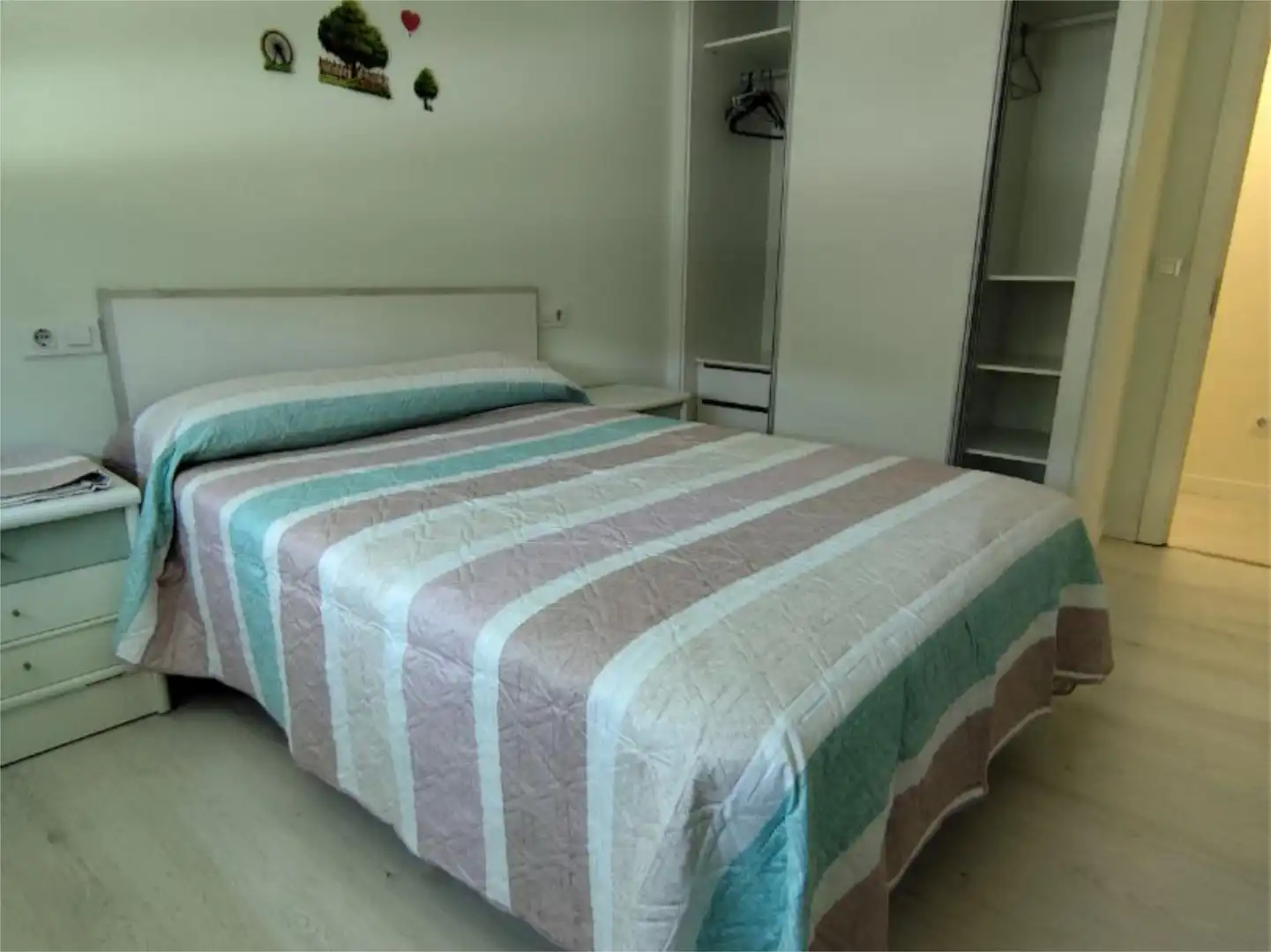 Bedroom of Flat for share in Ourense Capital   with Heating, Parquet flooring and Storage room