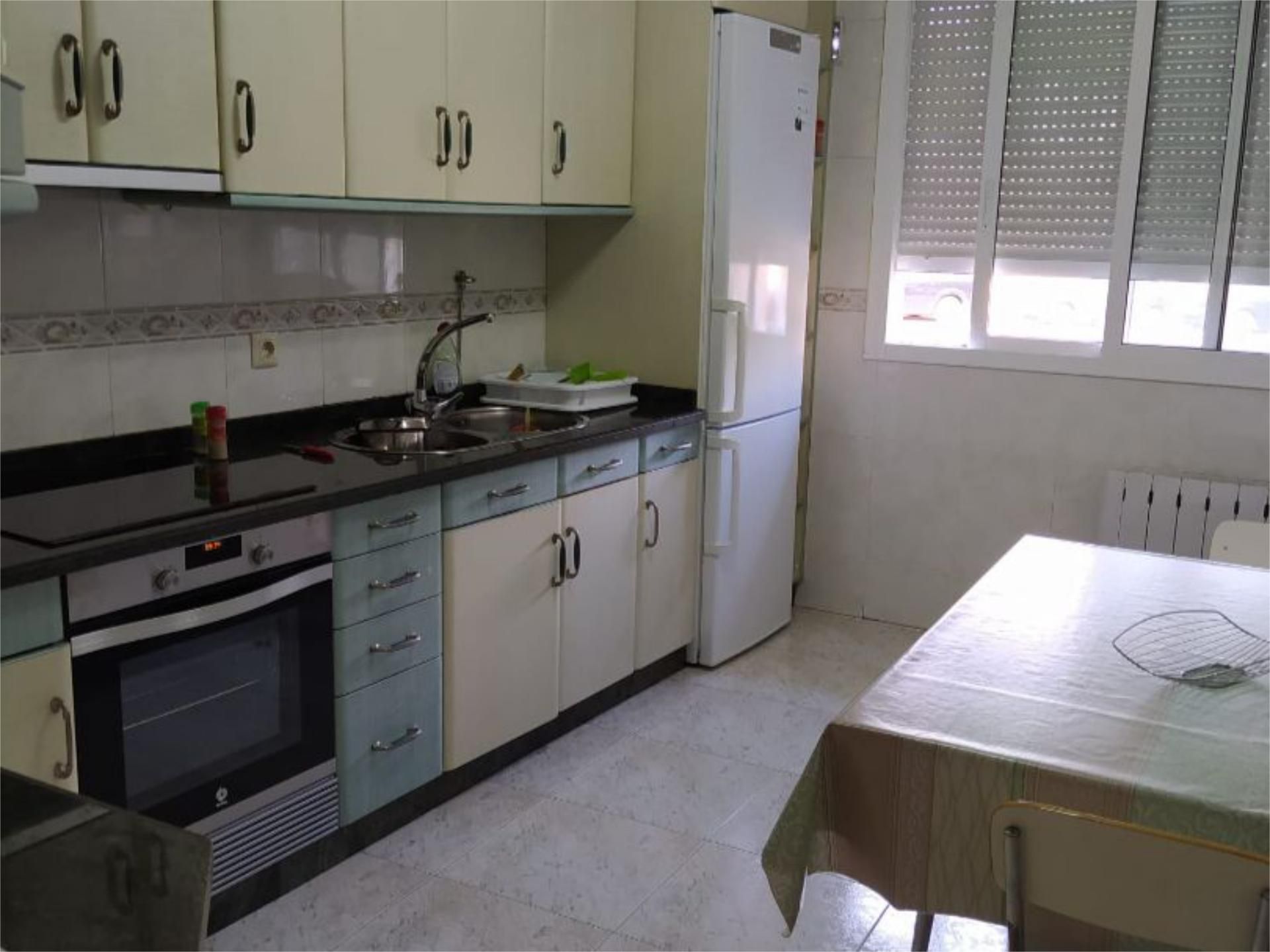 Kitchen of Flat to share in Ourense Capital   with Heating, Parquet flooring and Storage room