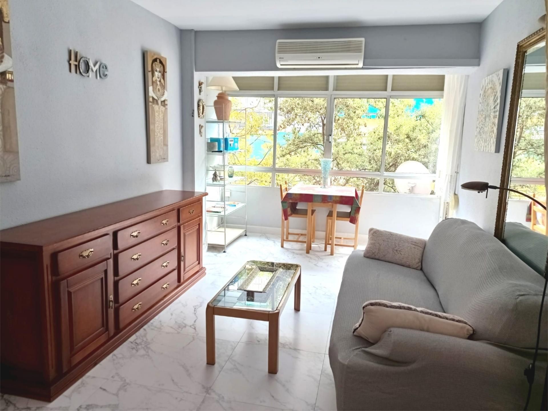 Sala d'estar de Pis de lloguer en Alicante / Alacant amb Aire condicionat, Moblat i Forn