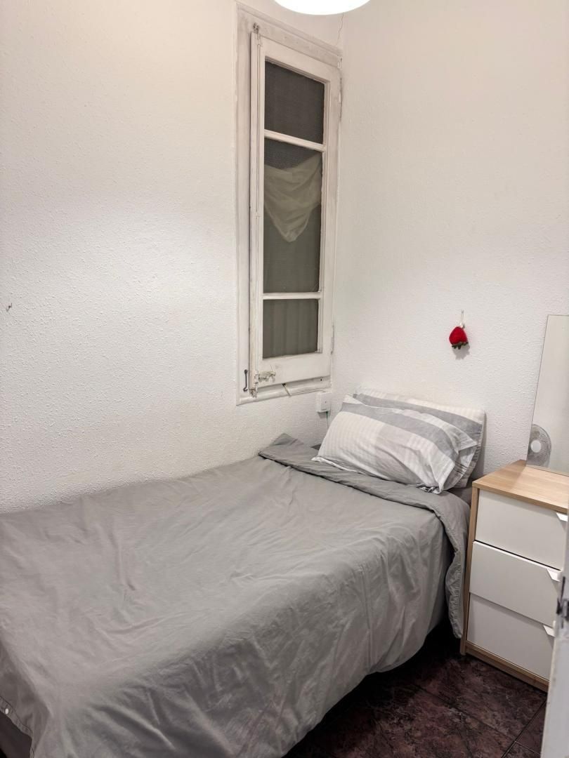 Apartment to share in Carrer de Rosés, 23, Sants Bedroom of Apartment to share in Barcelona Capital with Air Conditioner, Heating and Furnished