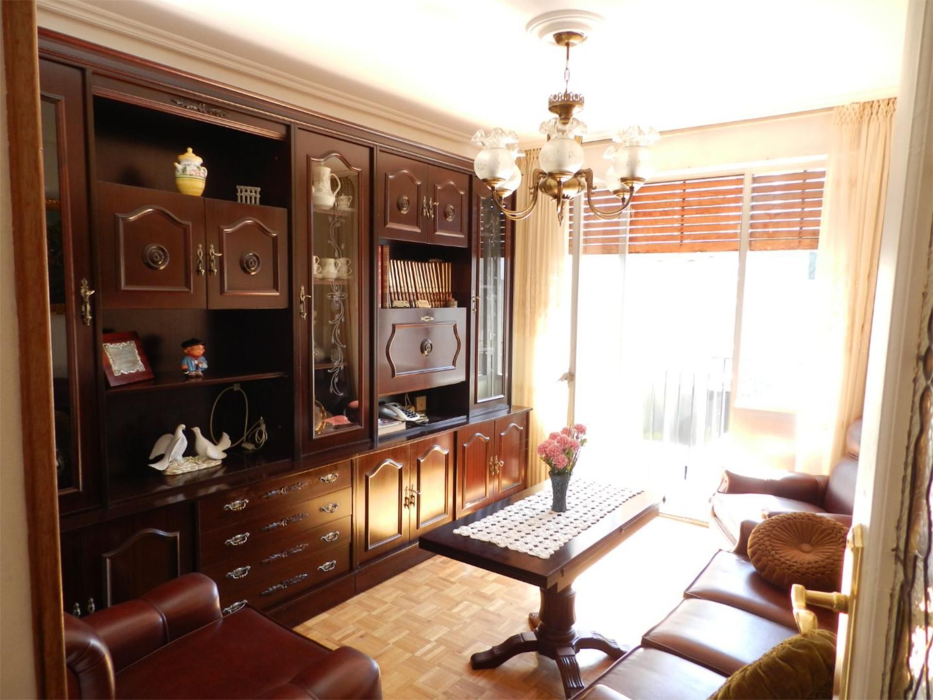 Sala d'estar de Pis en venda en Vitoria - Gasteiz amb Calefacció, Parquet i Traster