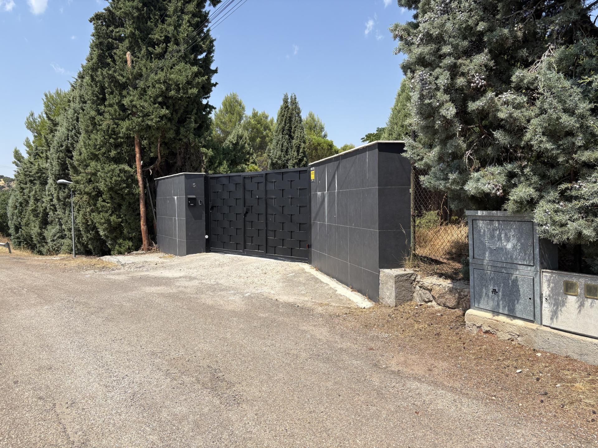 Vista exterior de Casa o xalet en venda en Argés amb Aire condicionat, Jardí privat i Terrassa