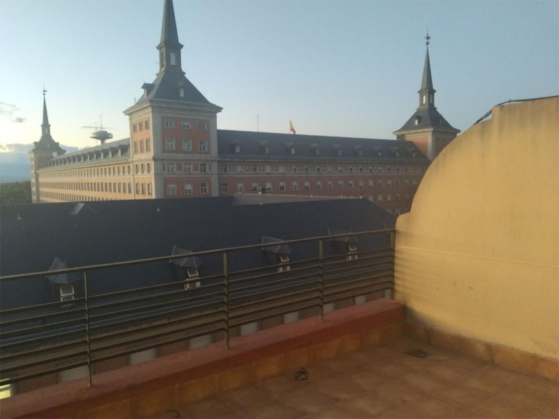 Vista exterior de Àtic en venda en  Madrid Capital amb Aire condicionat i Terrassa
