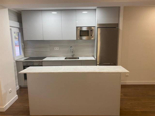 Piso en Venta en Avenida de Alberto de Alcocer, 34 en Hispanoamérica - Bernabéu