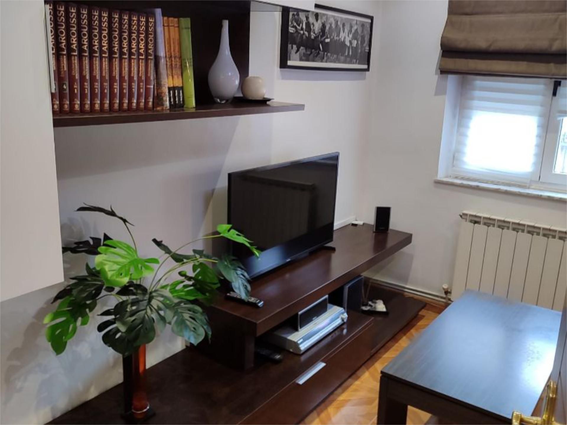 Sala d'estar de Pis de lloguer en Laviana amb Parquet i Moblat