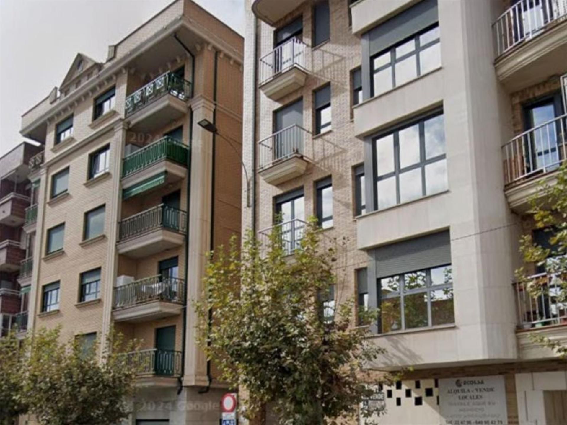 Vista exterior de Apartamento de alquiler en León Capital  con Calefacción, Parquet y Terraza