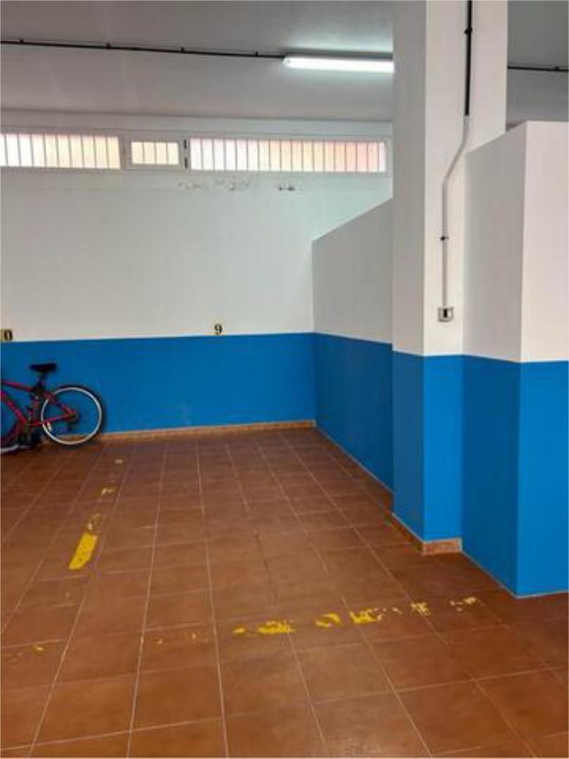 Garage to rent in La Oliva