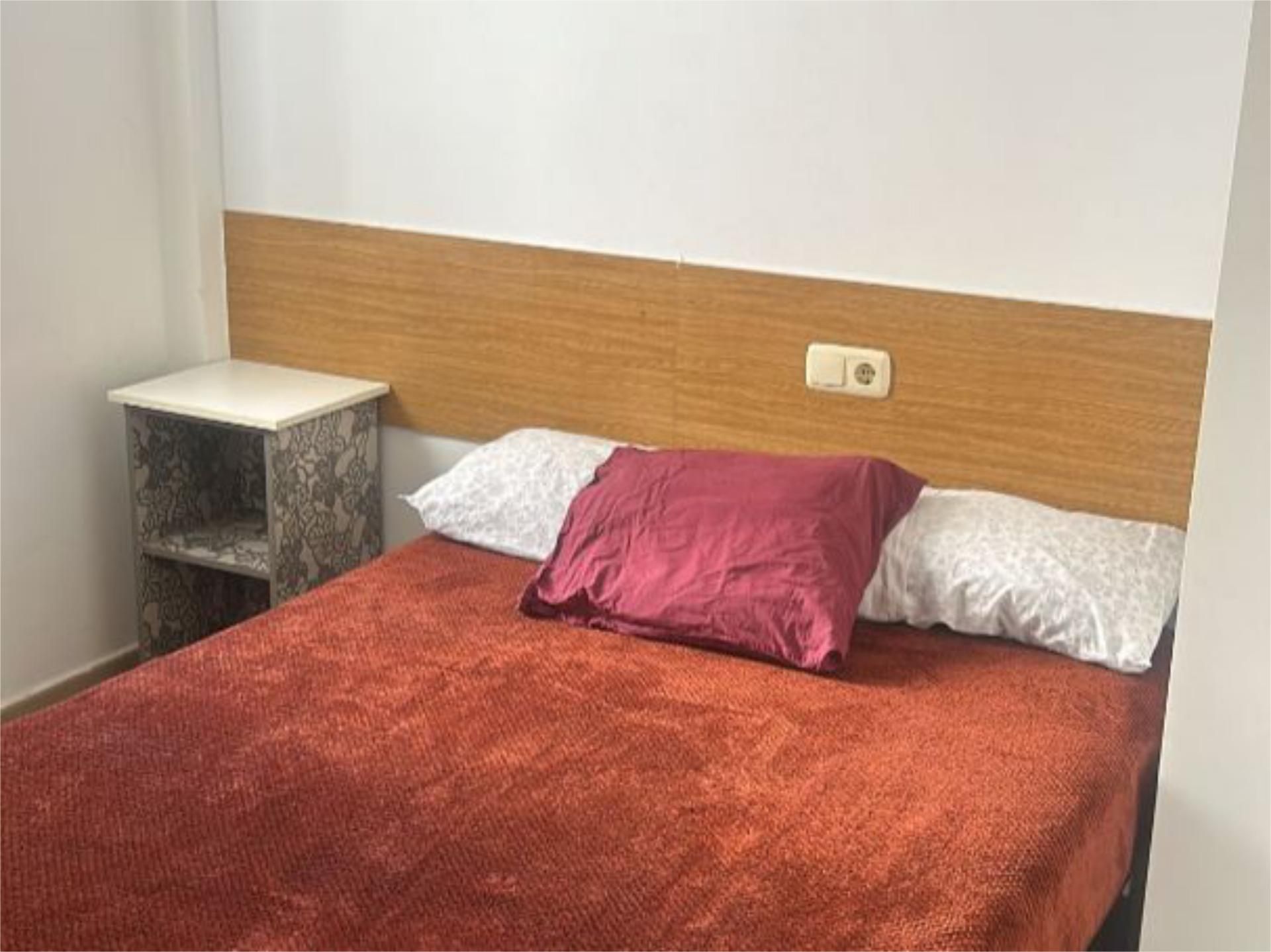 Dormitori de Pis per a compartir en Fuengirola amb Aire condicionat, Calefacció i Moblat