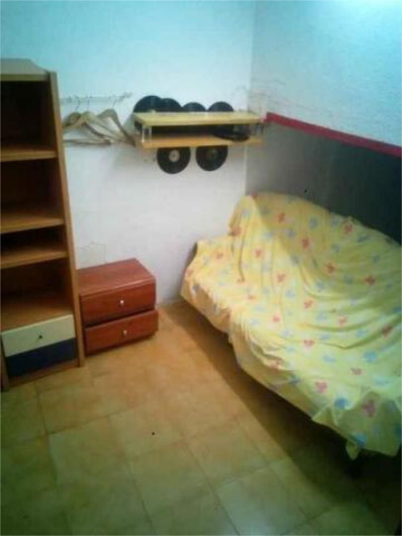 Habitación de Casa o chalet para compartir en El Pla de Santa Maria con Amueblado