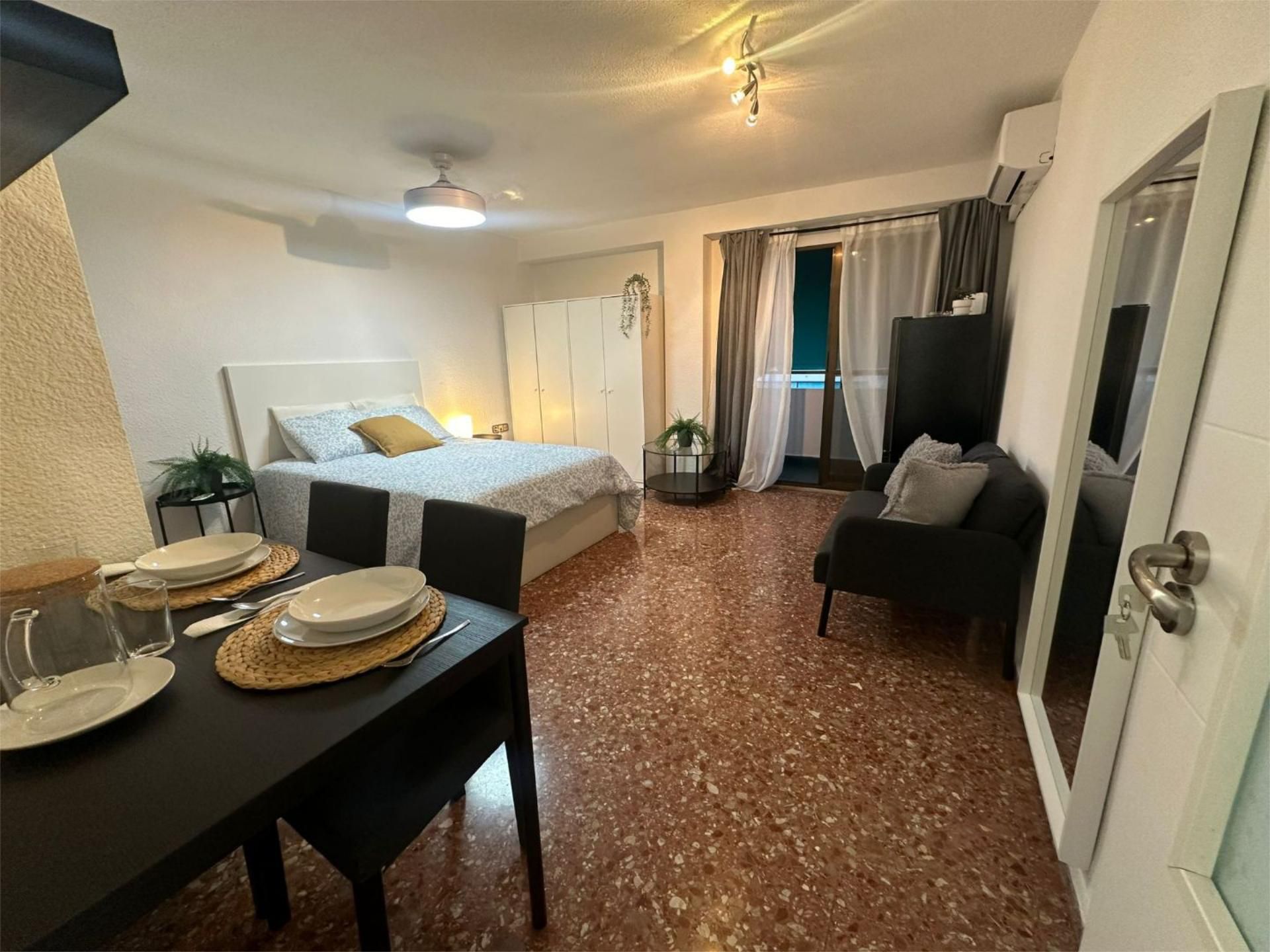 Flat to share in Carrer de l'Alcalde Cano Coloma, 15, Aiora Bedroom of Flat to share in Valencia Capital with Air Conditioner, Heating and Terrace
