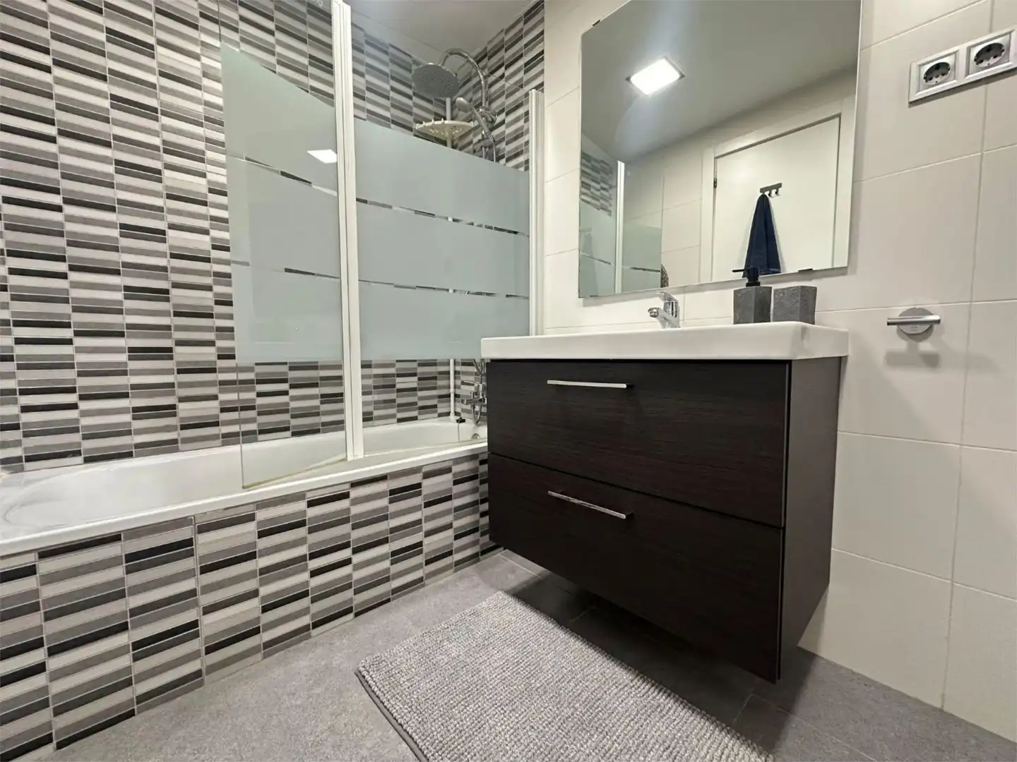 Baño de Piso para compartir en Valencia con Aire acondicionado, Calefacción y Terraza